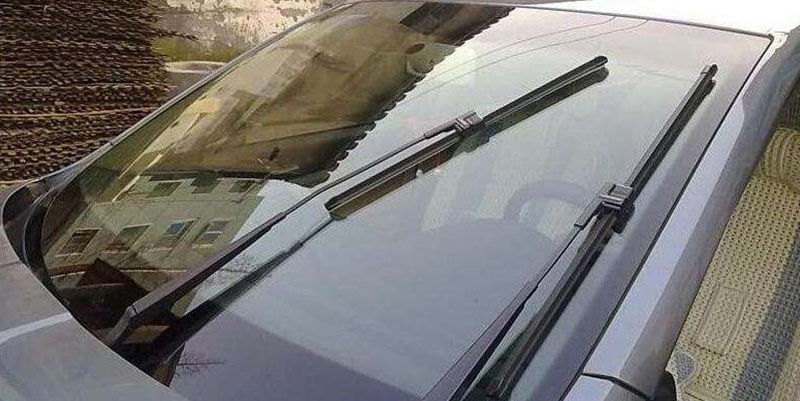 說說汽車雨刮器和玻璃水的那些事兒